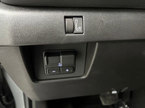 Used 2026 Chevrolet Colorado Z71 AWD/4WD image 37