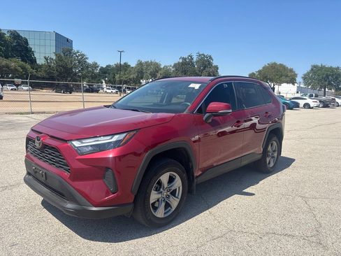 Used 2024 Toyota RAV4 XLE w/ Convenience Package FWD image 1