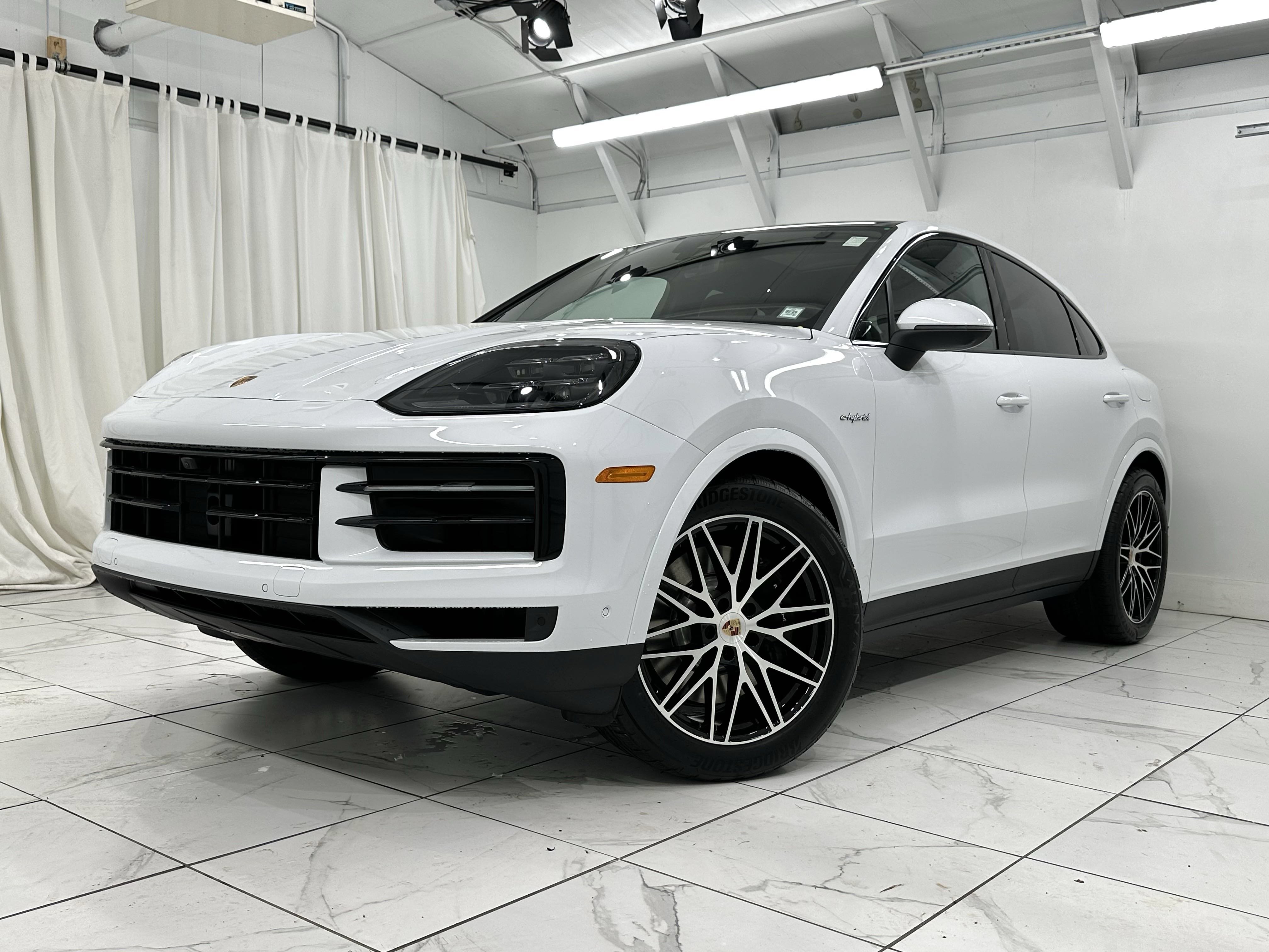 Used 2025 Porsche Cayenne E-Hybrid Coupe AWD/4WD image 7