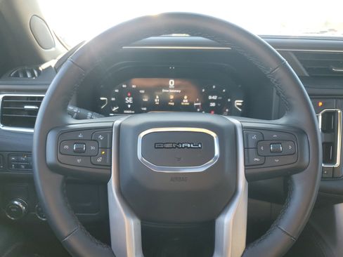 Used 2024 GMC Yukon XL Denali image 20