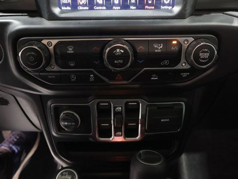 Used 2020 Jeep Gladiator Overland AWD/4WD image 32