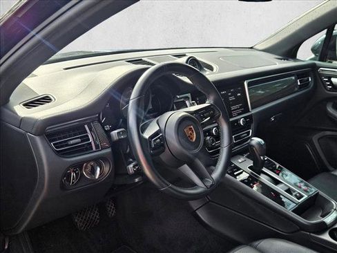 Used 2022 Porsche Macan S image 10