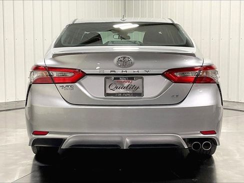Used 2019 Toyota Camry SE image 4
