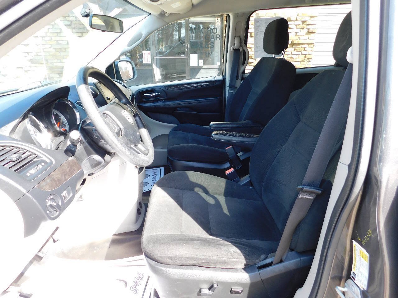 Used 2016 Dodge Grand Caravan SE w/ Quick Order Package 29E SE FWD image 27