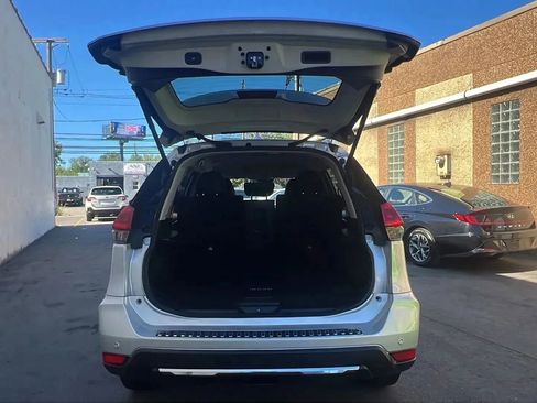 Used 2019 Nissan Rogue SV AWD/4WD image 9