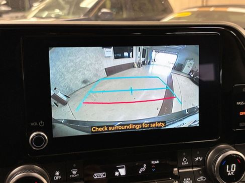 Used 2025 Toyota Highlander LE FWD image 25