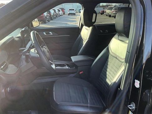 Used 2025 Ford Explorer ST-Line w/ ST-Line Street Pack image 25