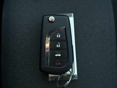 Used 2020 Toyota Corolla LE image 23