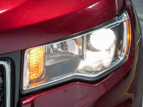 Used 2018 Jeep Grand Cherokee Laredo RWD image 7
