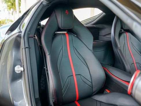 Used 2020 Ferrari 812 Superfast RWD image 81