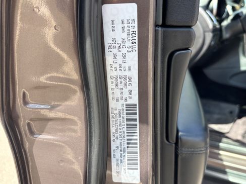 Used 2018 Jeep Grand Cherokee Laredo AWD/4WD image 32