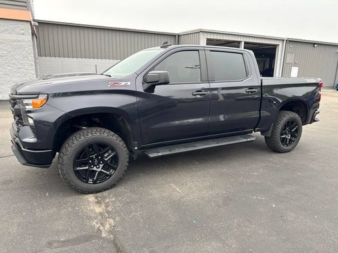 Used 2022 Chevrolet Silverado 1500 Custom Trail Boss AWD/4WD image 3