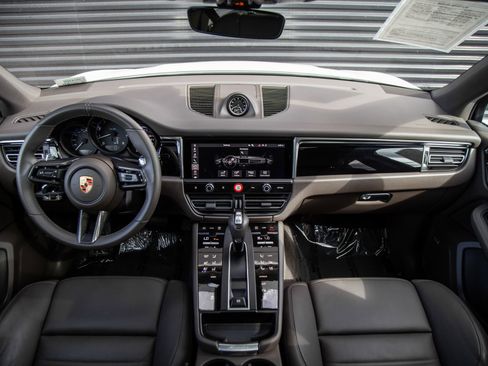 Certified 2026 Porsche Macan AWD/4WD image 21