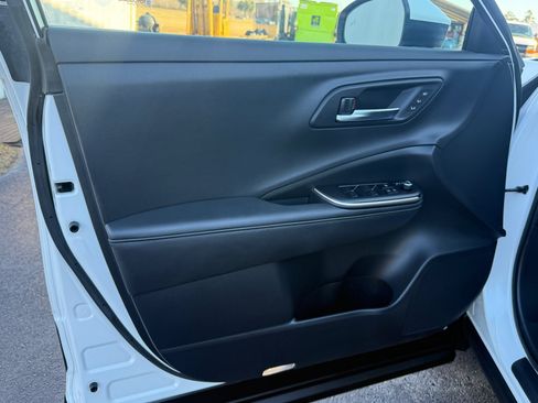 Used 2023 Toyota Crown XLE image 8