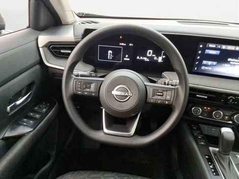 Used 2025 Nissan Kicks SV w/ SV Premium Package FWD image 13