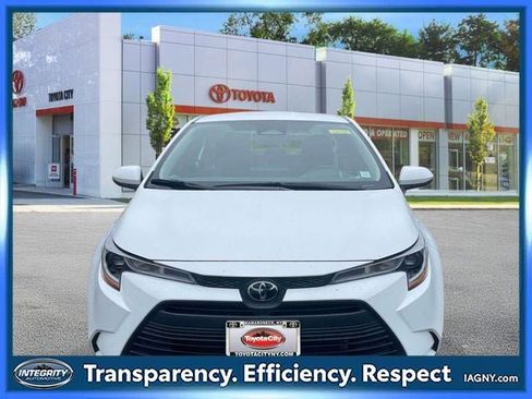 Used 2023 Toyota Corolla LE w/ Carpet Mat Package (TMS) FWD image 2