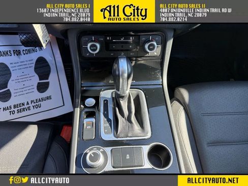 Used 2016 Volkswagen Touareg Sport image 27