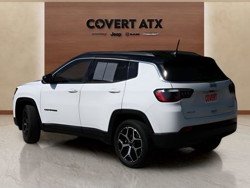 Used 2025 Jeep Compass Limited AWD/4WD image 3