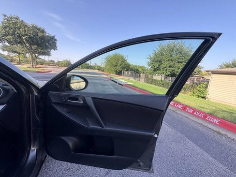 Used 2011 MAZDA MAZDA3 i Touring FWD image 21