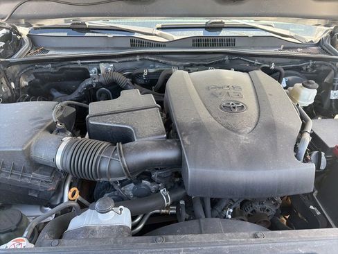 Used 2019 Toyota Tacoma TRD Sport w/ Technology Package AWD/4WD image 31