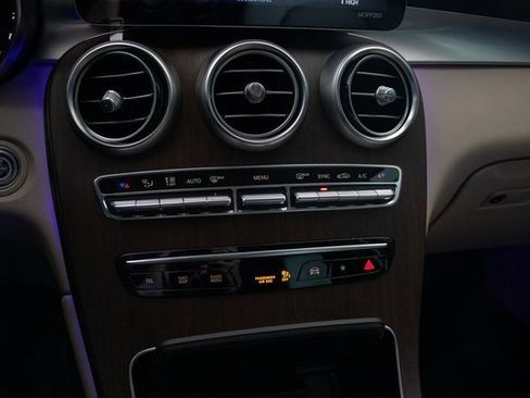 Used 2022 Mercedes-Benz GLC 300 4MATIC image 35
