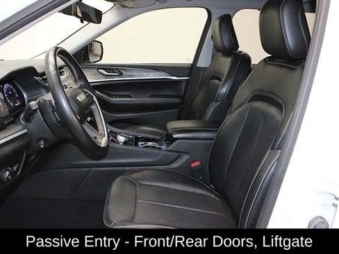 Used 2021 Jeep Grand Cherokee L Limited w/ Luxury Tech Group II image 11