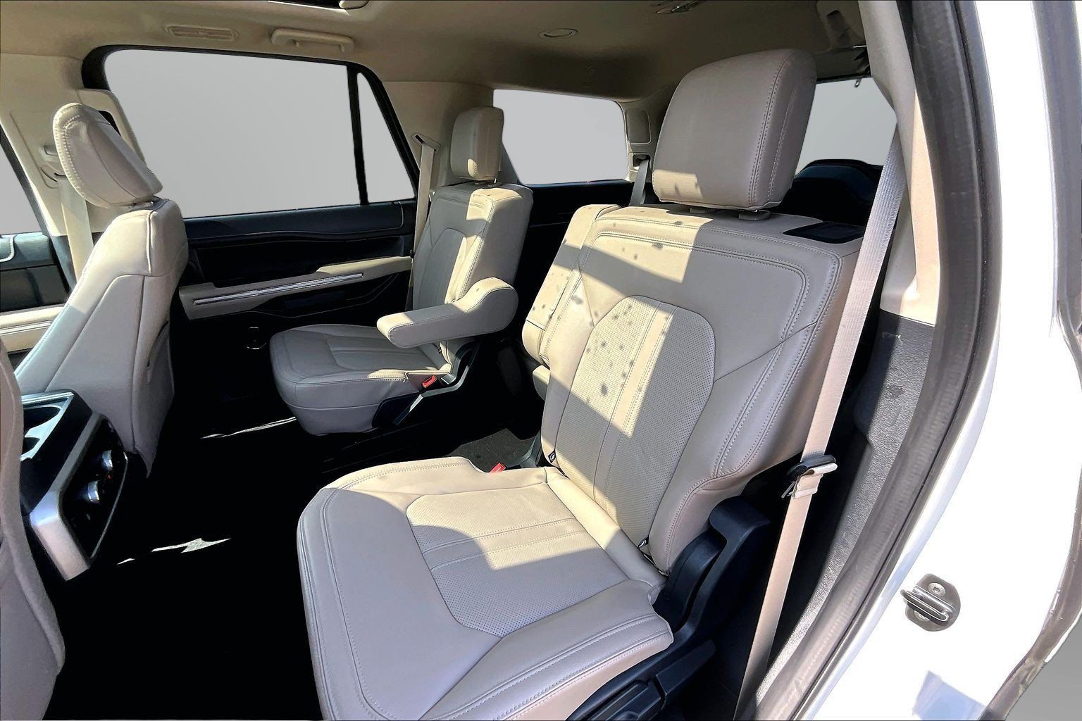 Used 2024 Ford Expedition Limited AWD/4WD image 18