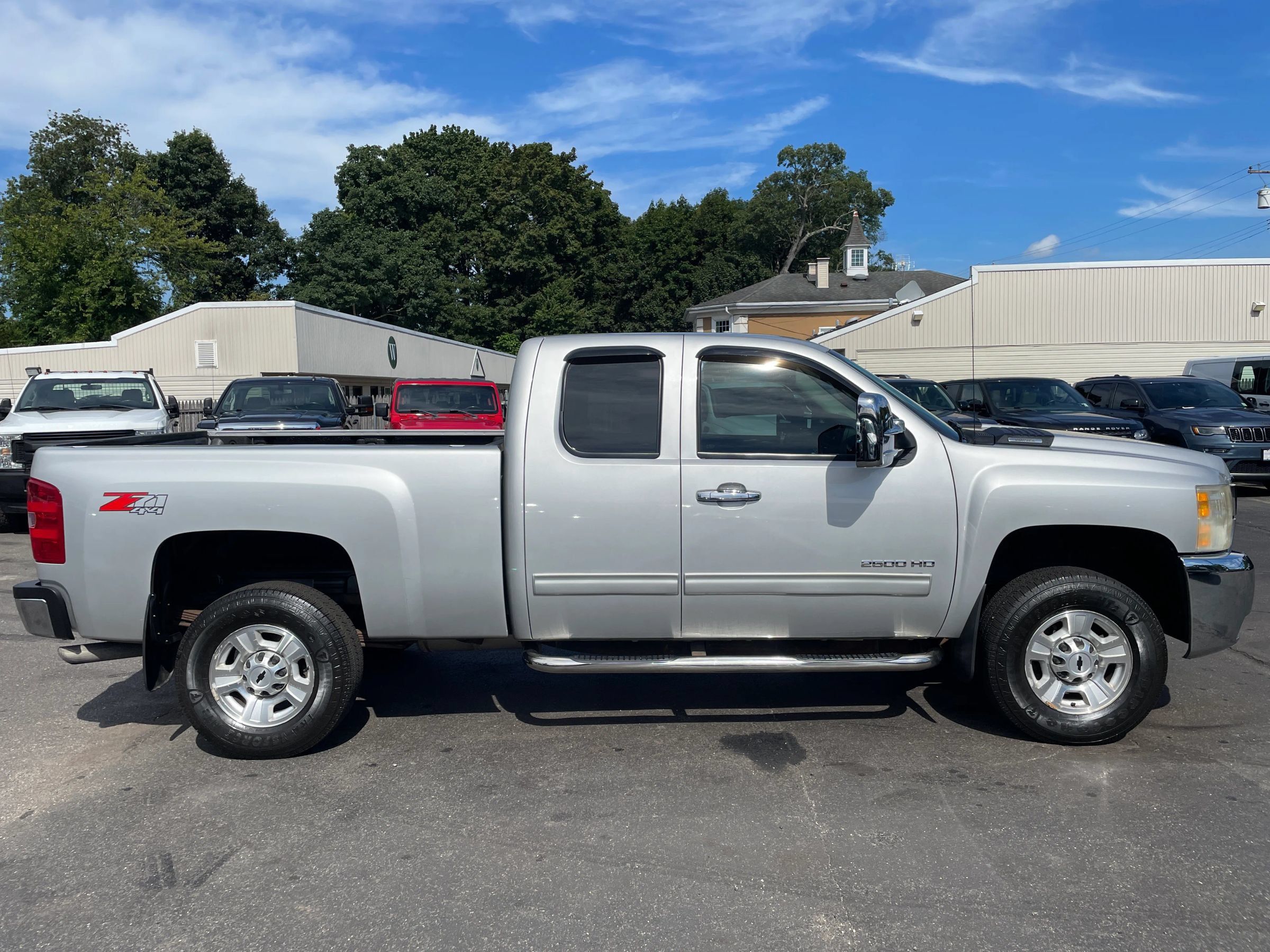 Used 2010 Chevrolet Silverado 2500 LT w/ Interior Plus Package AWD/4WD image 6