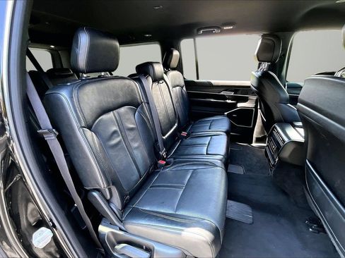 Certified 2024 Jeep Wagoneer L Series II w/ Flexible Seating Group AWD/4WD image 22