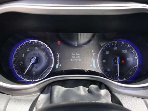 Used 2023 Chrysler Pacifica Touring-L FWD image 34