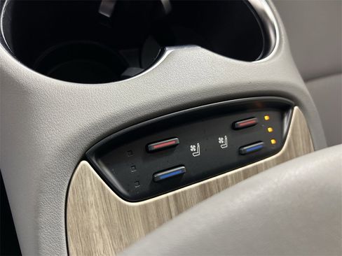 Used 2021 Toyota Venza XLE image 33