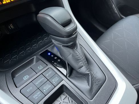 Used 2025 Toyota RAV4 XLE image 43