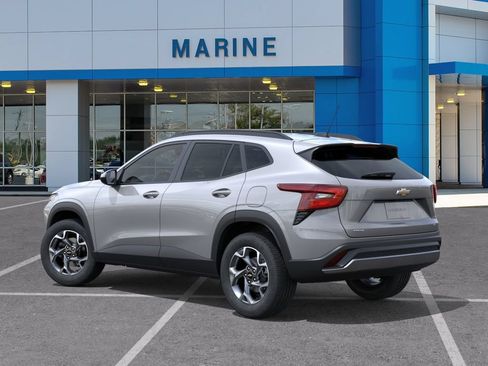 New 2026 Chevrolet Trax LT w/ LT Convenience Package FWD image 3