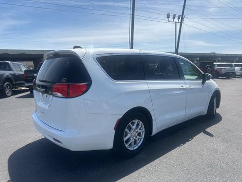 Used 2022 Chrysler Voyager LX FWD image 7
