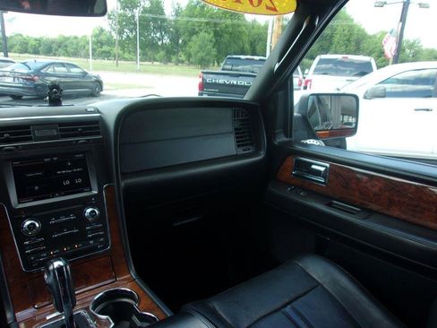 Used 2015 Lincoln Navigator 2WD image 16