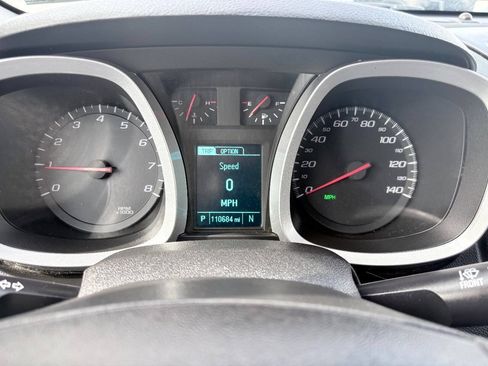 Used 2017 Chevrolet Equinox LS AWD/4WD image 40