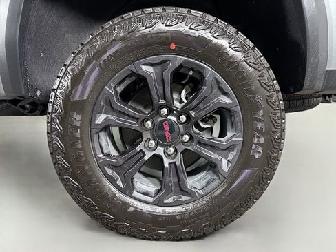 New 2025 GMC Canyon Elevation w/ Convenience Package image 30