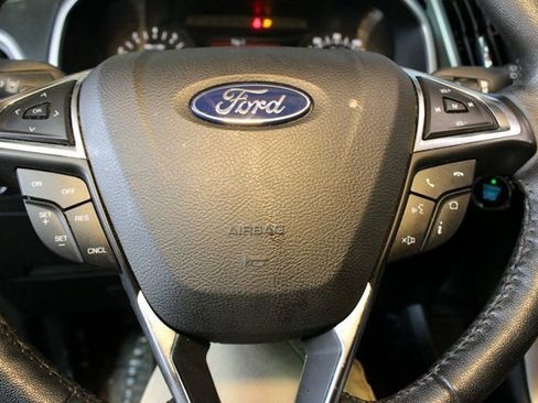 Used 2019 Ford Edge SEL image 22