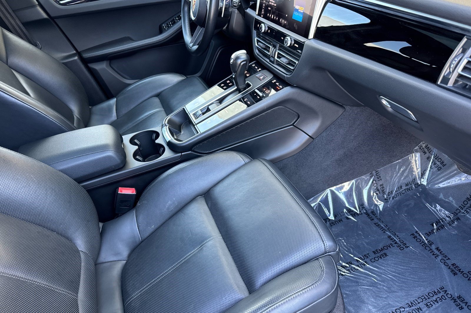 Used 2024 Porsche Macan AWD/4WD image 27