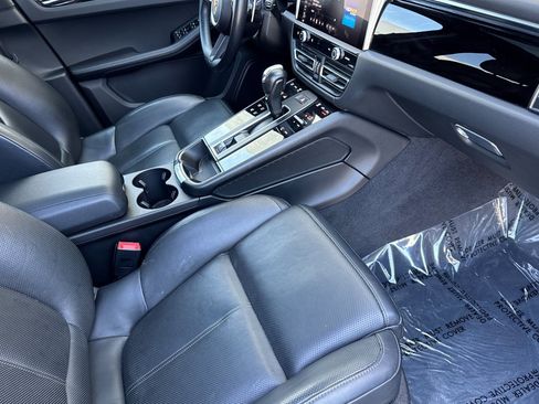 Used 2024 Porsche Macan AWD/4WD image 27