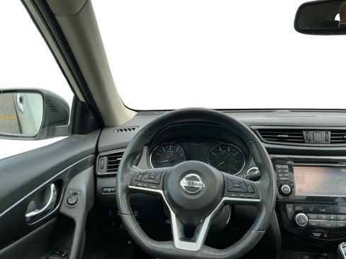 Used 2017 Nissan Rogue SV AWD/4WD image 12