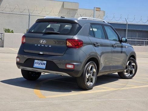 New 2025 Hyundai Venue SEL image 7