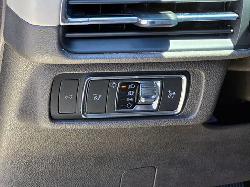 Used 2022 Lincoln Corsair FWD w/ Premium Package image 36