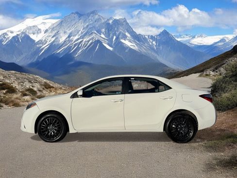 Used 2016 Toyota Corolla LE image 3