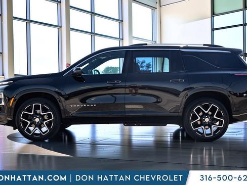 Used 2025 Chevrolet Traverse High Country w/ LPO, Floor Liner Package FWD image 2