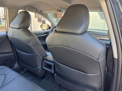 Used 2020 Toyota Camry SE FWD image 30