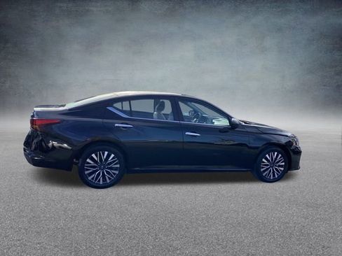 Used 2025 Nissan Altima 2.5 SV image 21