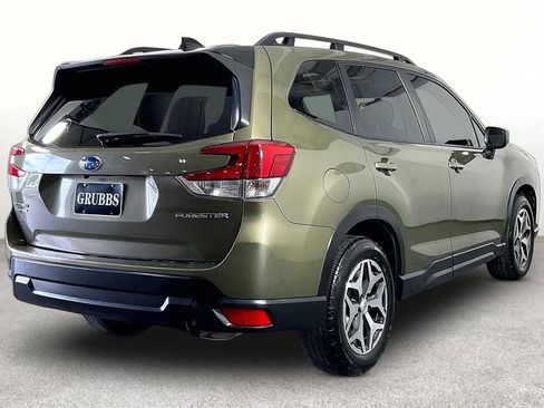 Used 2024 Subaru Forester Premium AWD/4WD image 2
