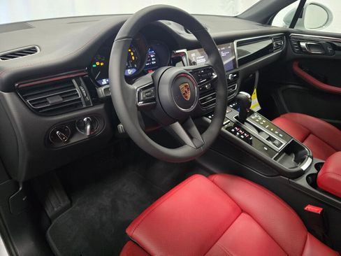 New 2026 Porsche Macan image 4