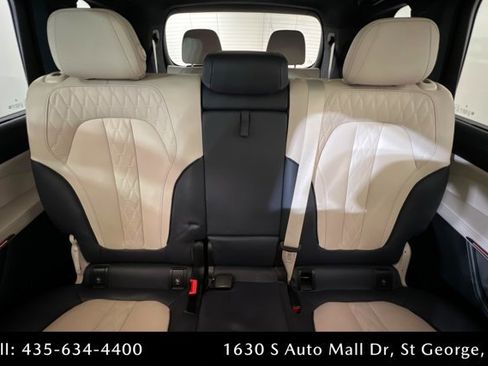 Used 2022 BMW X7 M50i image 26